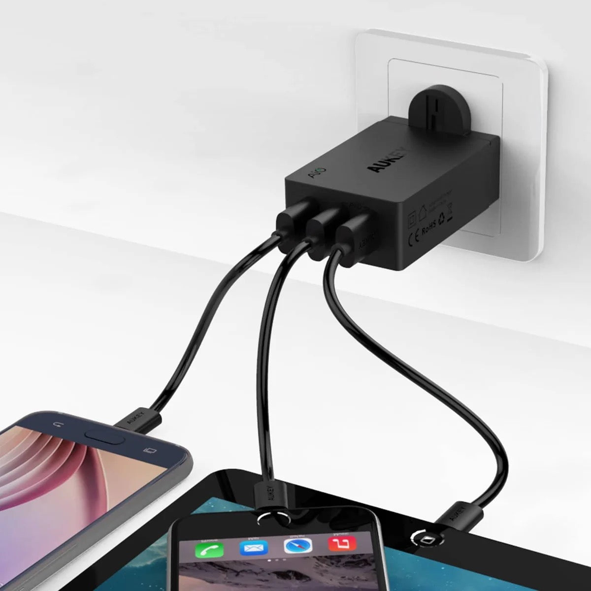 AUKEY USB Turbo Charger – QuickCharge 2.0, Multi-Voltage Fast Charging